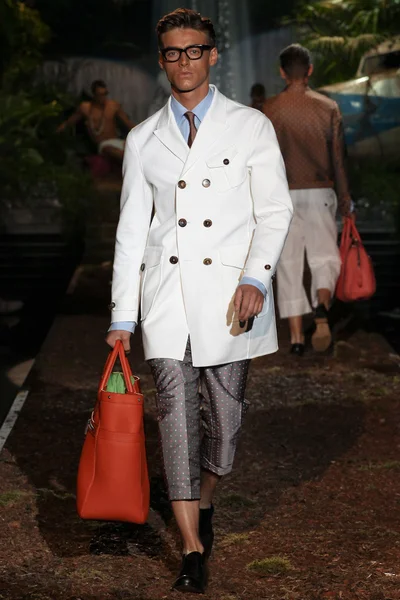 Look 22